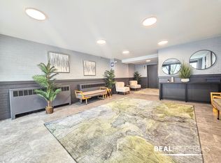 555 W Stratford Place, Chicago, IL 60657