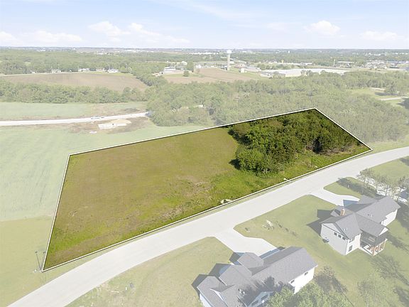 2nd image of 2030 SE Wildwood Ave