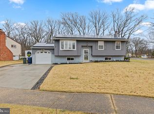 1666 Holly Pkwy, Williamstown, NJ 08094