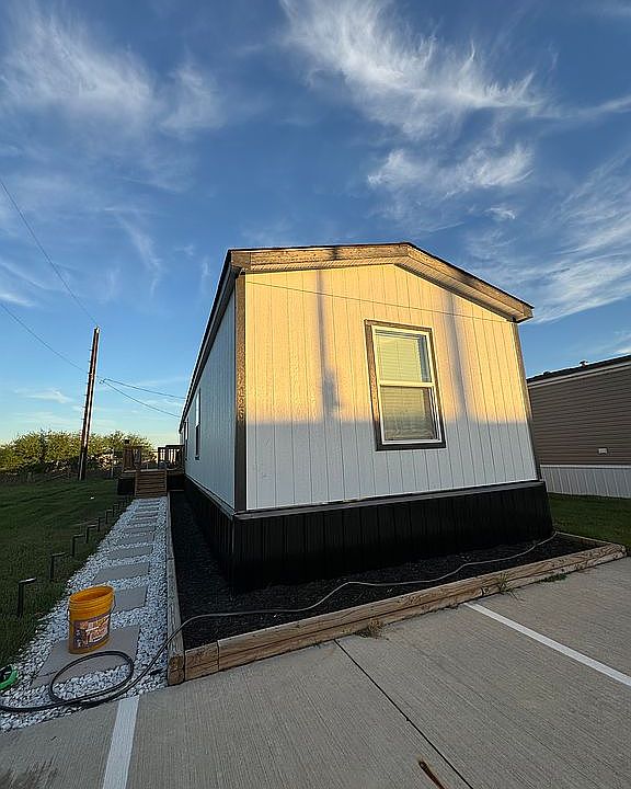 2nd image of 226 Finch Ln
