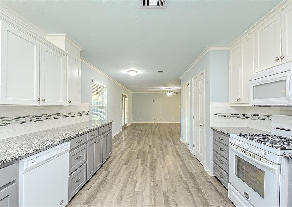 1st image of 30 Hollychase St