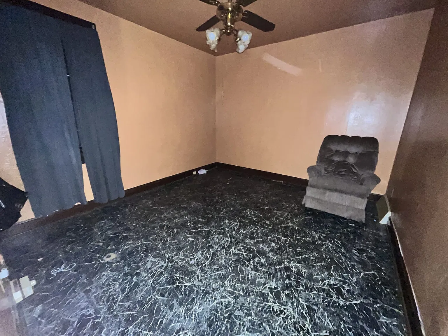 3 bed, 864 sqft, $995 — Photo 4