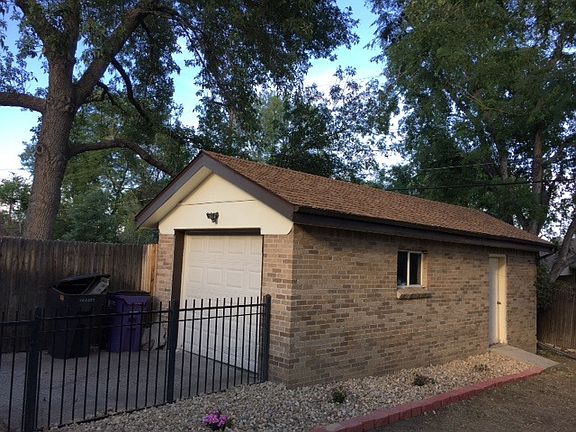 1 car detatched garage