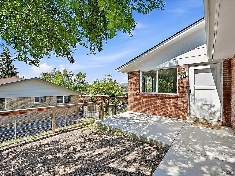 1253 Miller St — Photo 1