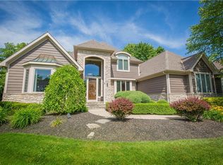 349 Aberdeen Ln, Aurora, OH 44202