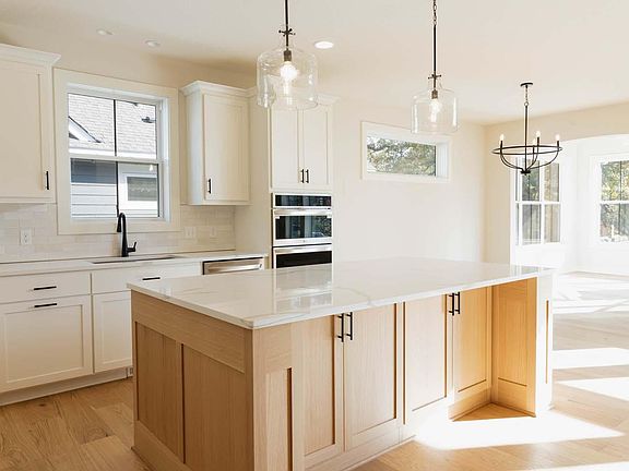 4th image of 4056 Osprey Ct NE