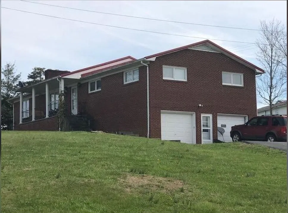 5 bed, 3400 sqft, $1,595 — Photo 1
