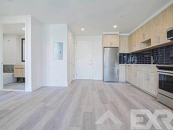 4th image of 160 Clarkson Ave #4O