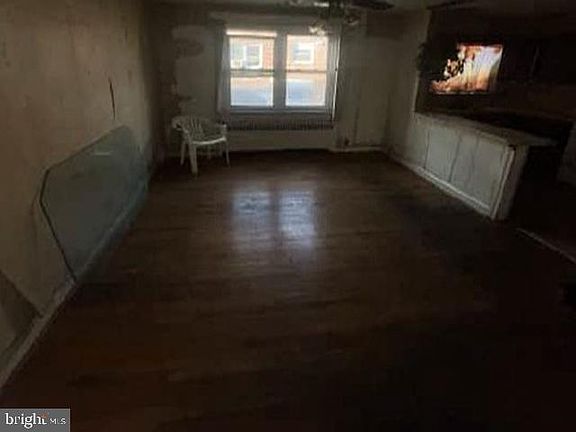 4th image of 1567 Stevens St