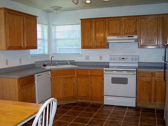 5th image of 3601 Julia Ln