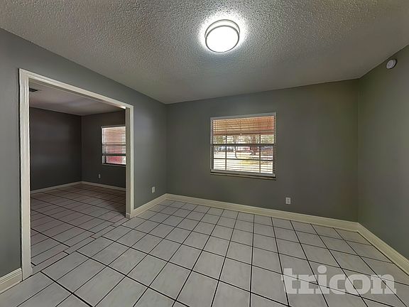 4th image of 1601 N Wills St