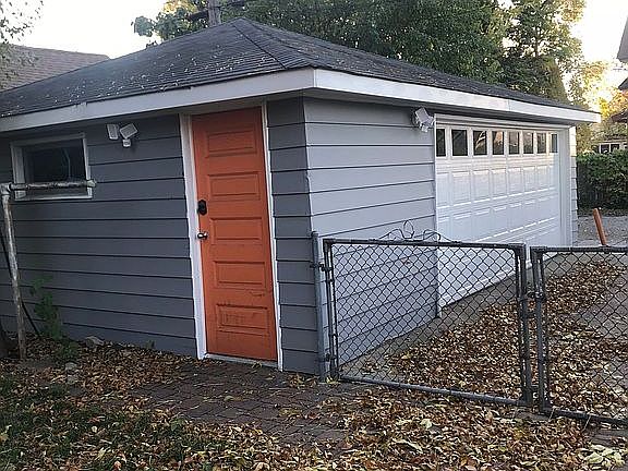 2nd image of 3016 Harriet Ave