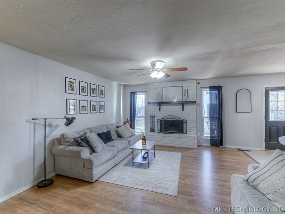 3rd image of 13702 S Hickory Pl