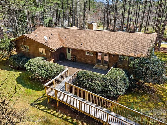 5th image of 205 Deerpath Ln