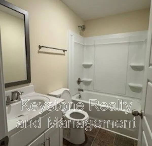 304 Jennifer St #40 — Photo 6