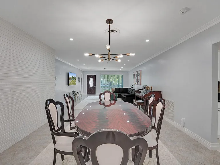 2633 Adams St — Photo 6
