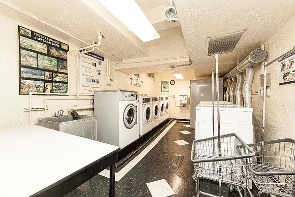 Sold by REMAX Elite | media 13