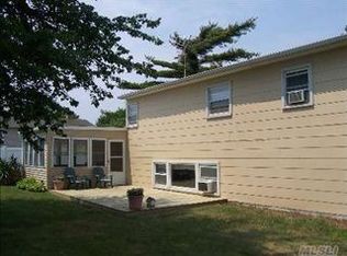 15 Clinton Pl, Massapequa, NY 11758