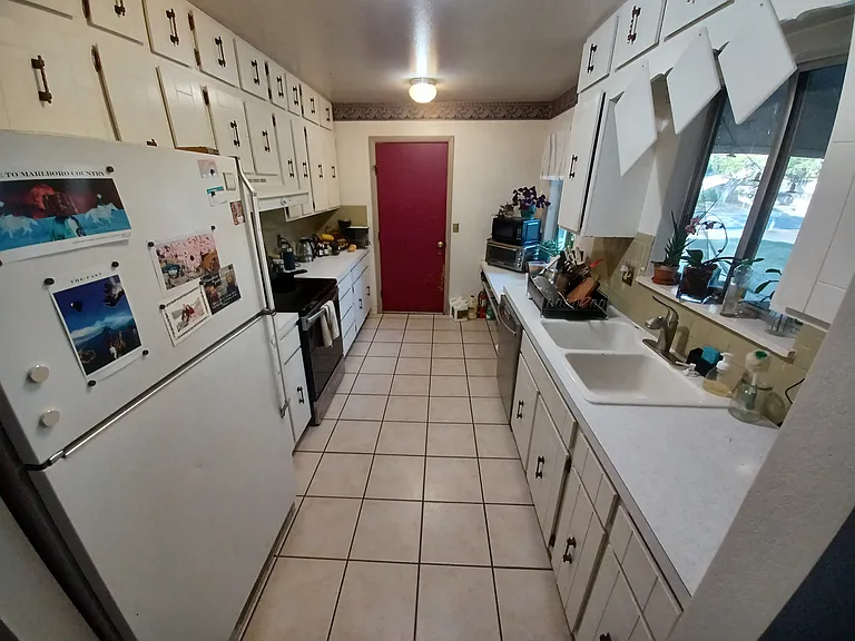 321 Linda Ln — Photo 8