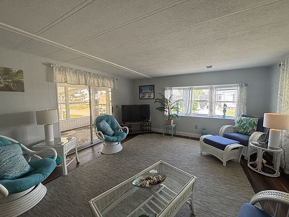 2nd image of 960 W Posadas Ave #580