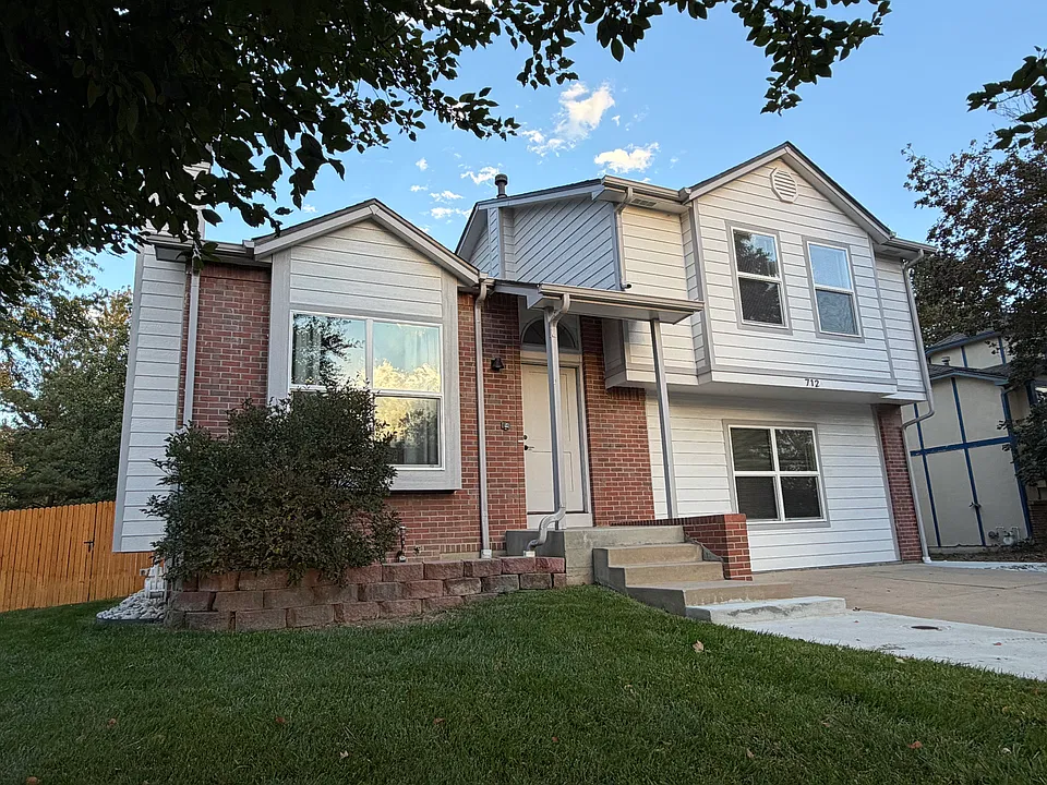 712 Cameron Ln