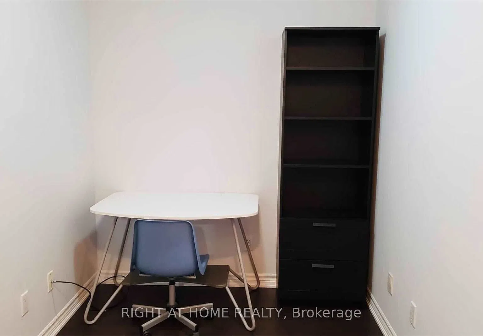 761 Bay St — Photo 4