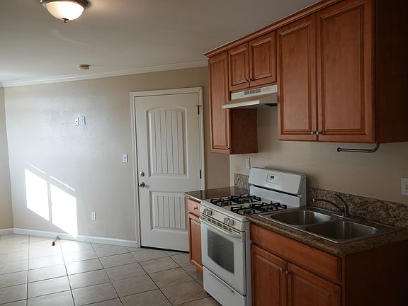 2nd image of 1606 Gramercy Ave #208