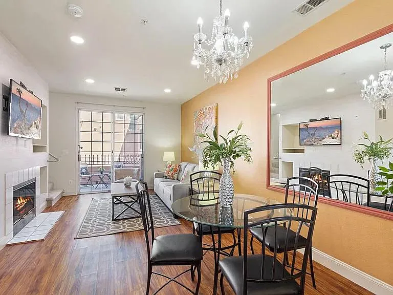 2 bed, 2.5 bath, 1165 sqft, $3,500 — Photo 2
