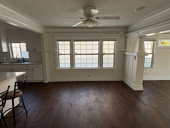 3rd image of 2645 Roseview Ave