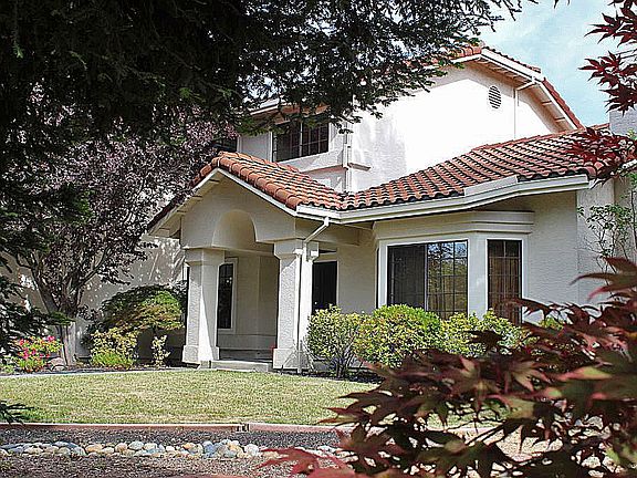 4th image of 95 Country Hills Ct
