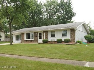 1921 Capri Ln, Schaumburg, IL 60193