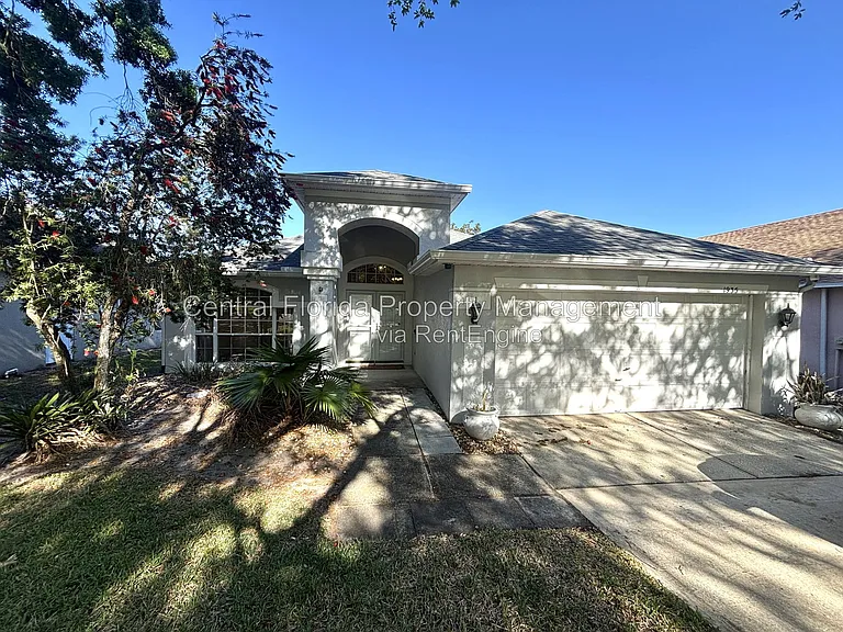 1935 Westpointe Cir — Photo 1