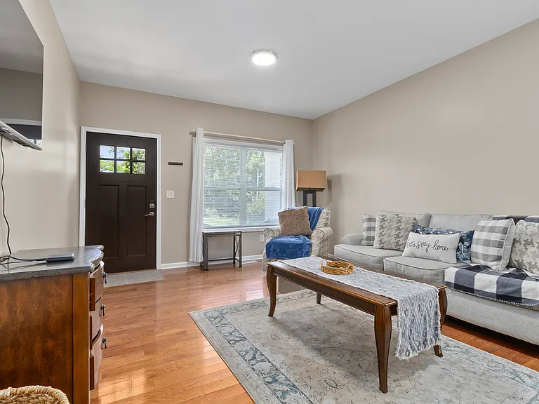 170 Jefferson St — Photo 3
