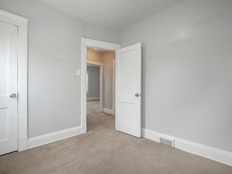 12917 Thornhurst Ave — Photo 7