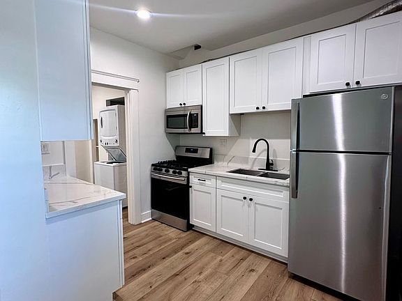 4th image of 1215-1221 1/2 26th St #1219