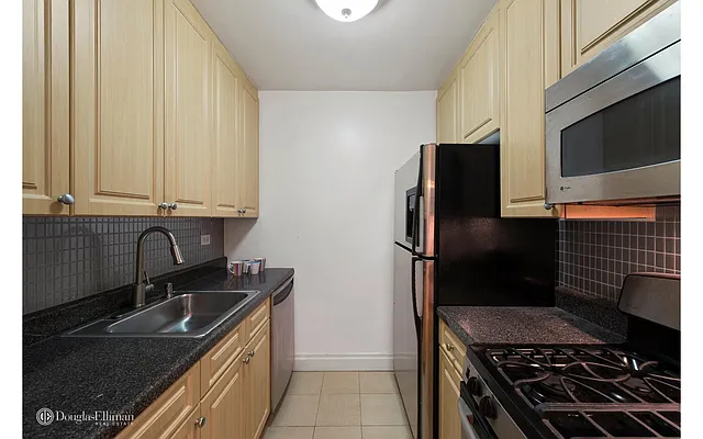 Rented by Douglas Elliman | media 18