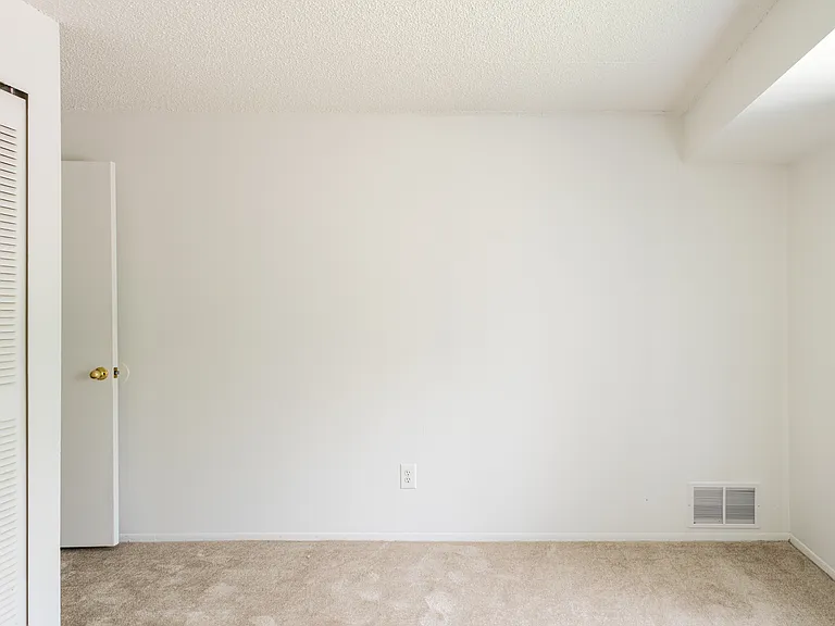Riverside Village Apartments — Photo 52