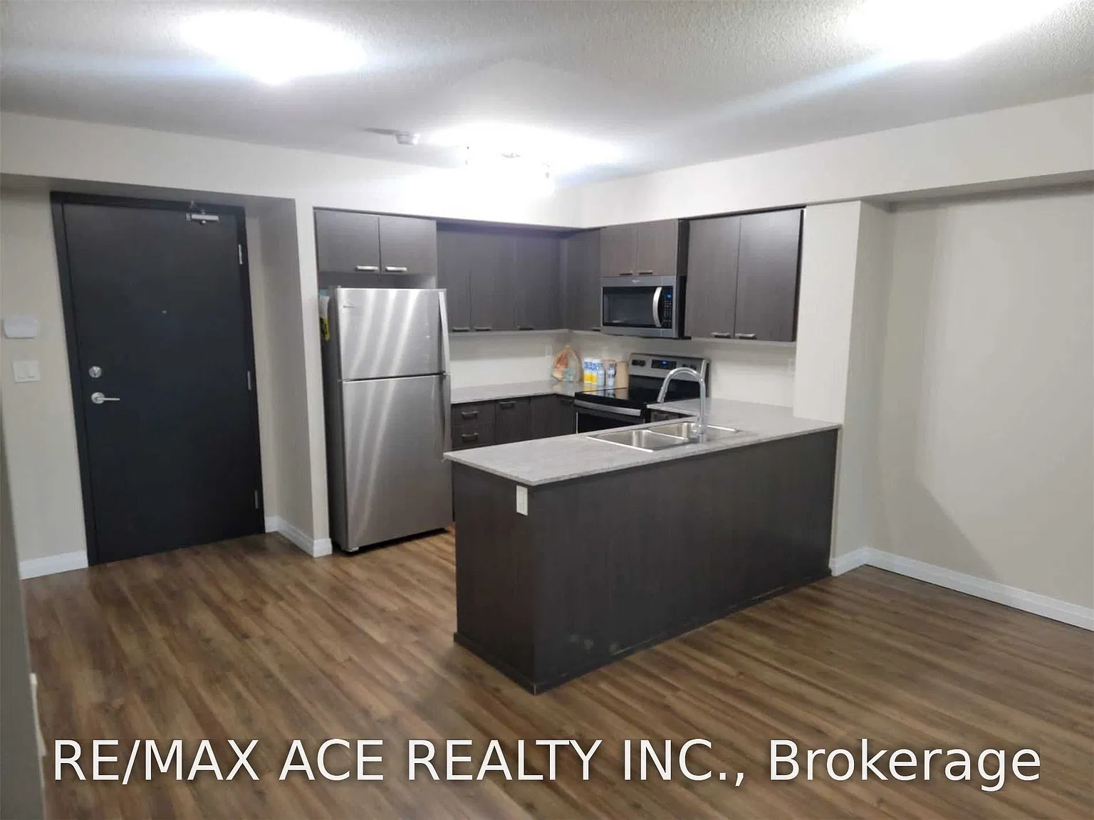 2152 Lawrence Ave E — Photo 2
