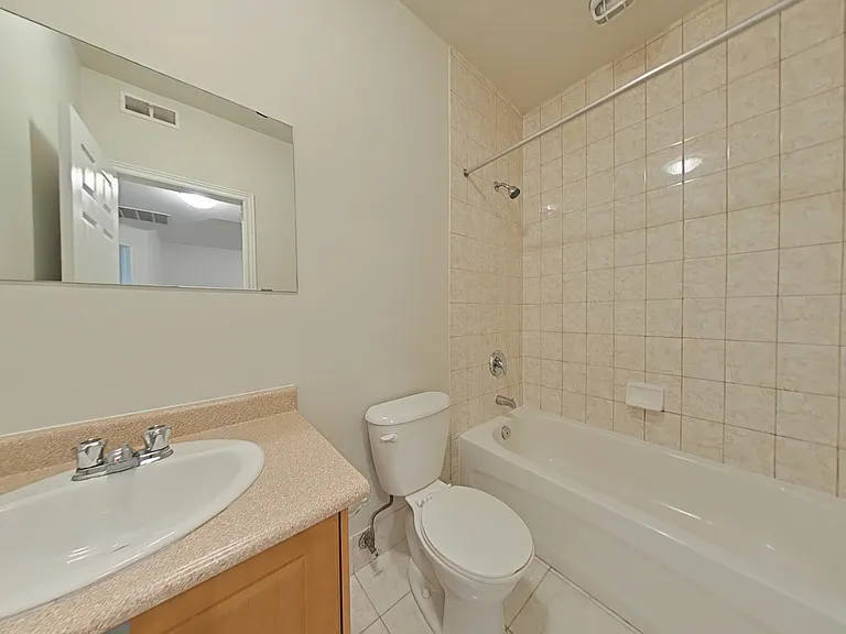 940 Bloor St W #202 — Photo 4