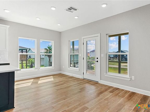 4th image of 30 Whooping Crane St