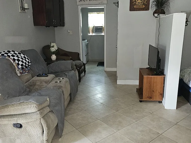 1716 Crowder Rd — Photo 3