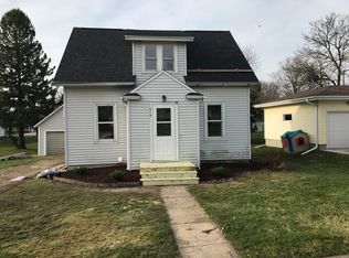 415 1st St NE, Hayfield, MN 55940
