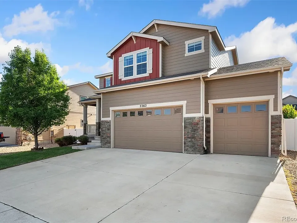 5562 Clarence Dr