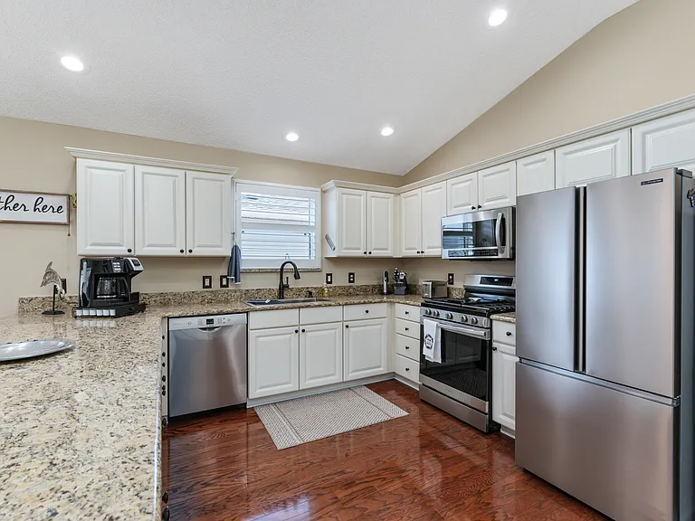 2374 Ridgeway Ct — Photo 3