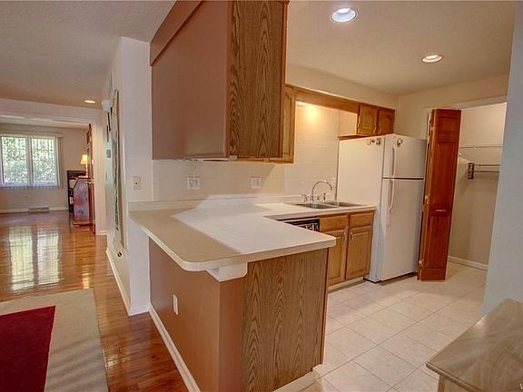 3rd image of 400 West Ave Unit B1