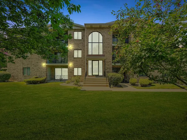 13248 W Circle Drive Pkwy APT 410, Crestwood, IL 60418