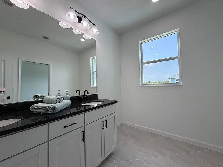 4402 Longwood — Photo 24