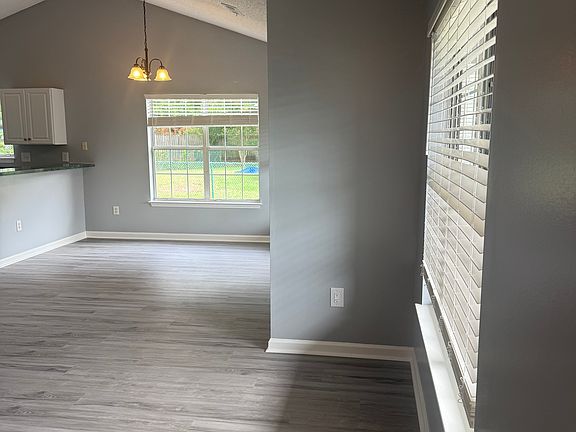 5th image of 318 Worthington Cir