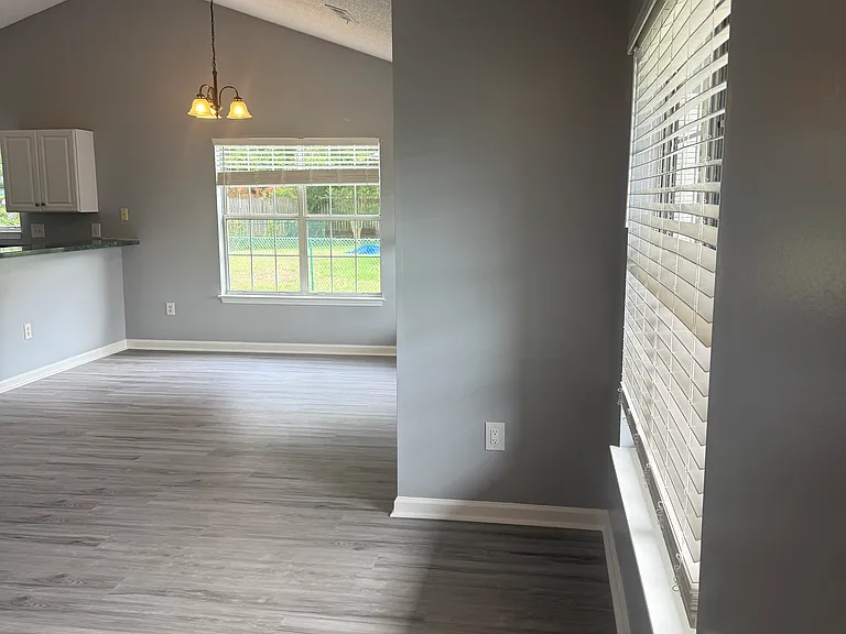318 Worthington Cir — Photo 5