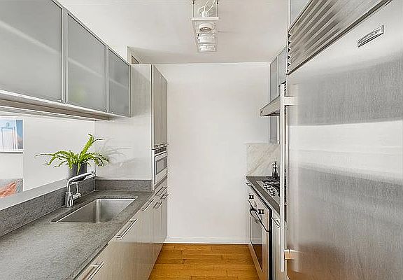 4th image of 200 Chambers St APT 5K